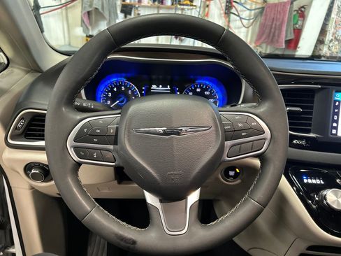 Used 2023 Chrysler Voyager LX FWD image 20