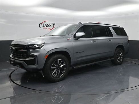 Used 2023 Chevrolet Suburban Z71 w/ Luxury Package image 3