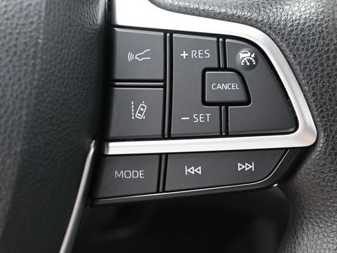 Used 2023 Toyota Highlander L FWD image 18