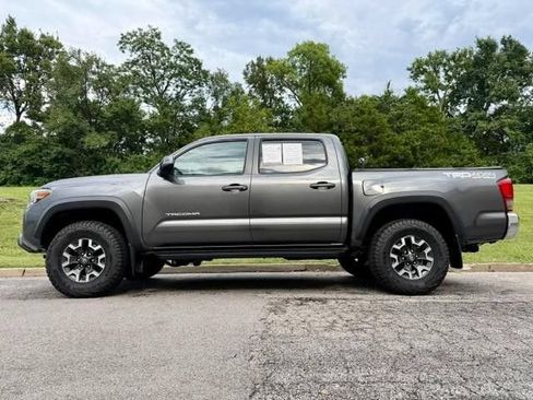 Used 2017 Toyota Tacoma TRD Off-Road w/ Tow Package (A/T) AWD/4WD image 3