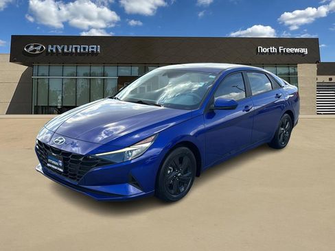 Used 2023 Hyundai Elantra SEL image 1