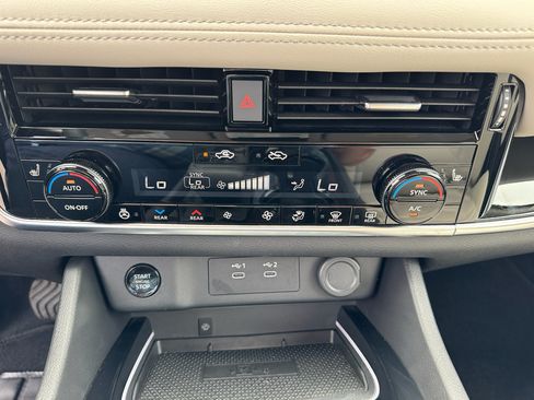 Used 2025 Nissan Rogue SL w/ Tech Package FWD image 11