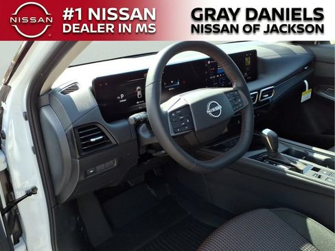 New 2026 Nissan Sentra SR w/ Floor Mat Package FWD image 9
