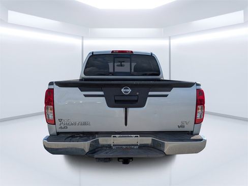 Used 2018 Nissan Frontier SV image 4