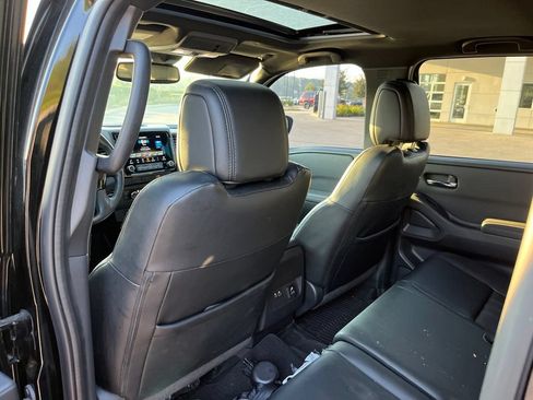 Used 2022 Nissan Frontier PRO-4X w/ Pro-4X Premium Package AWD/4WD image 9