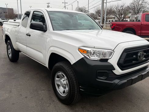 Used 2020 Toyota Tacoma SR image 5