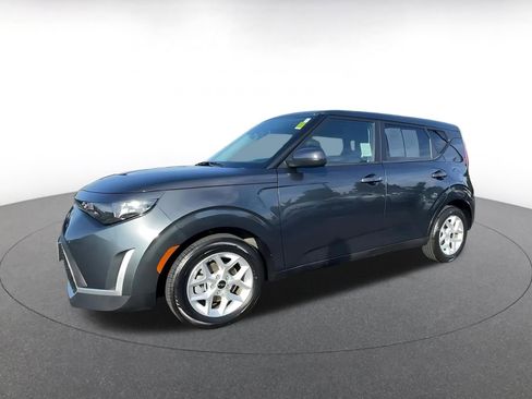 Used 2025 Kia Soul LX w/ LX Technology Package image 8