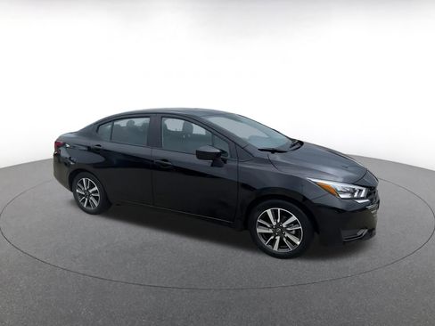 Used 2025 Nissan Versa SV image 2