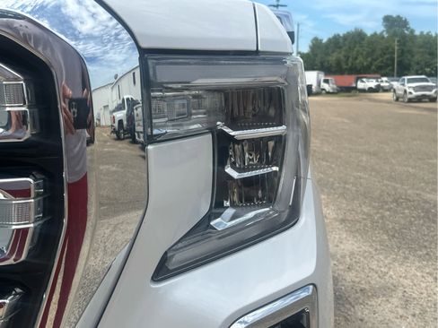 Used 2019 GMC Sierra 1500 SLT w/ SLT Premium Plus Package image 9