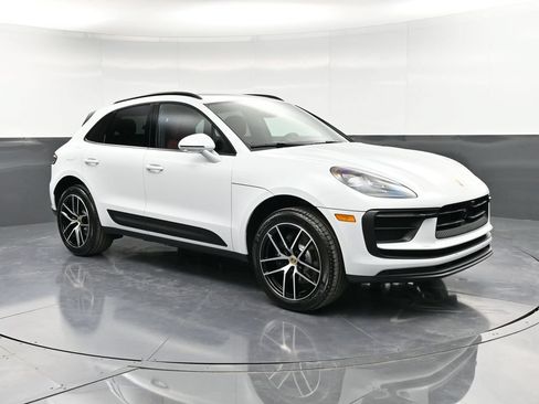 Certified 2026 Porsche Macan AWD/4WD image 10