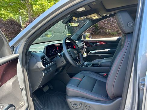 Certified 2026 Chevrolet Traverse RS FWD image 39