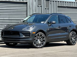 Used 2026 Porsche Macan AWD/4WD video 1