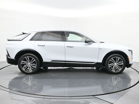 New 2026 Cadillac Lyriq Luxury image 6