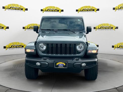 Used 2025 Jeep Gladiator Sport AWD/4WD image 8