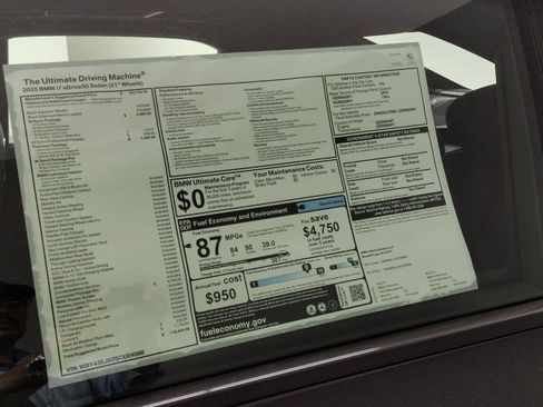 Used 2025 BMW i7 eDrive50 w/ M Sport Package RWD image 24