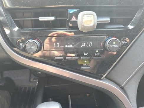 Used 2023 Toyota Camry SE w/ Convenience Package image 14