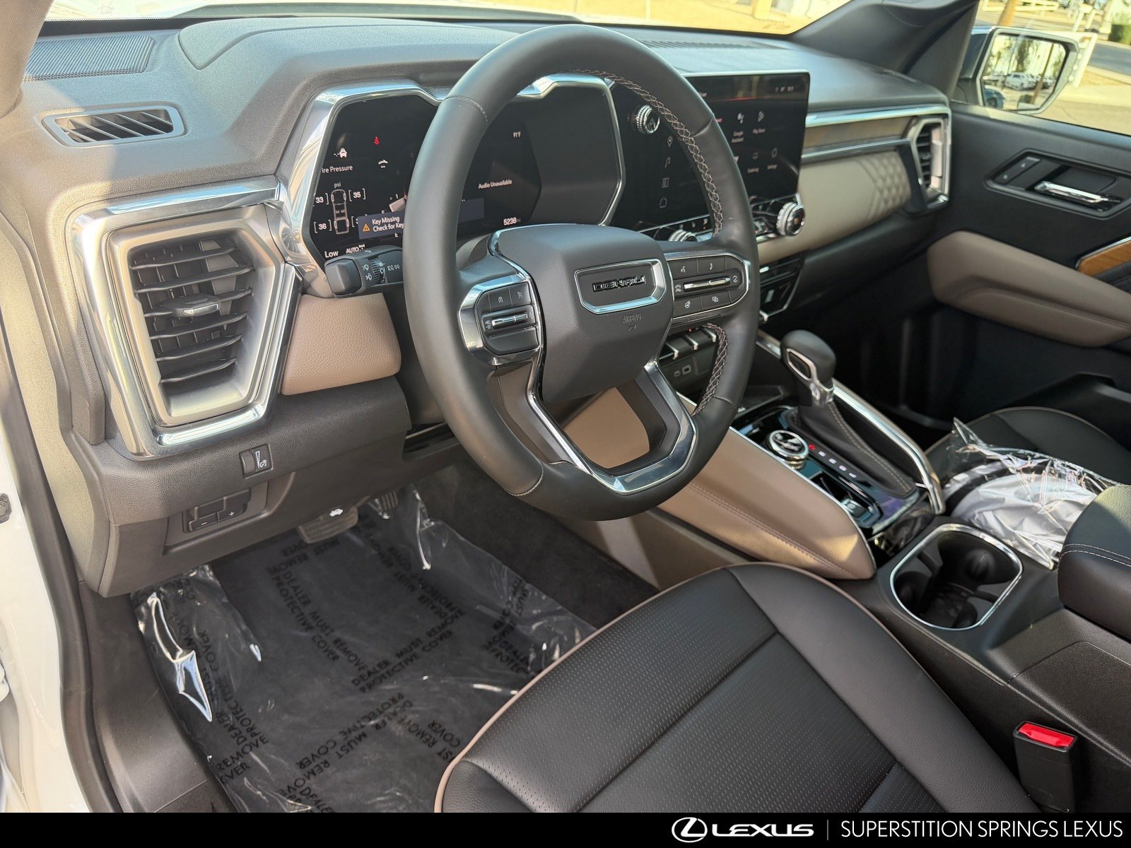 Used 2025 GMC Canyon Denali AWD/4WD image 11