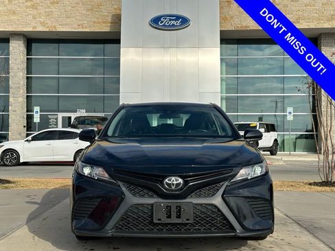 Used 2019 Toyota Camry L image 2