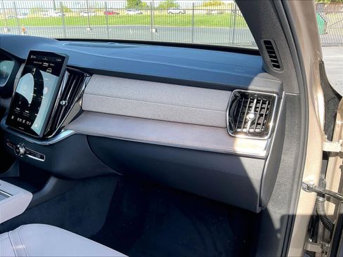 New 2026 Volvo XC90 T8 Plus w/ Protection Package Premier image 29