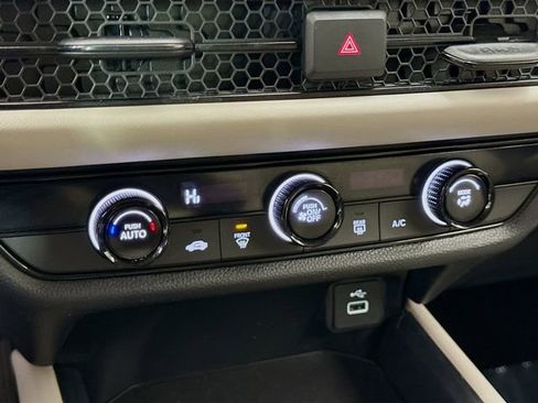 Used 2023 Honda HR-V LX image 17