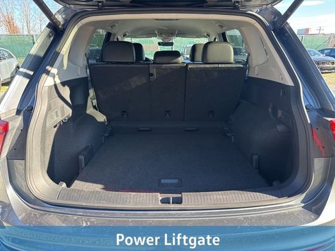 Used 2024 Volkswagen Tiguan SE image 8