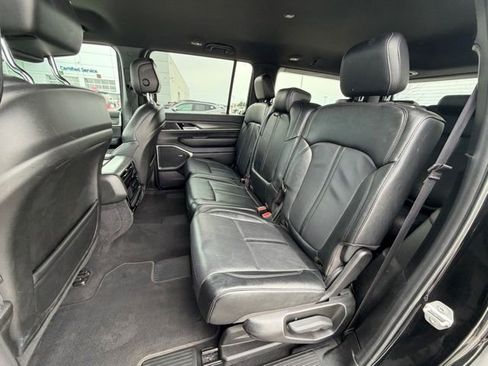 Used 2024 Jeep Wagoneer Series II w/ Flexible Seating Group AWD/4WD image 19
