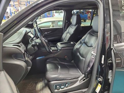 Used 2017 Cadillac Escalade ESV Platinum AWD/4WD image 14
