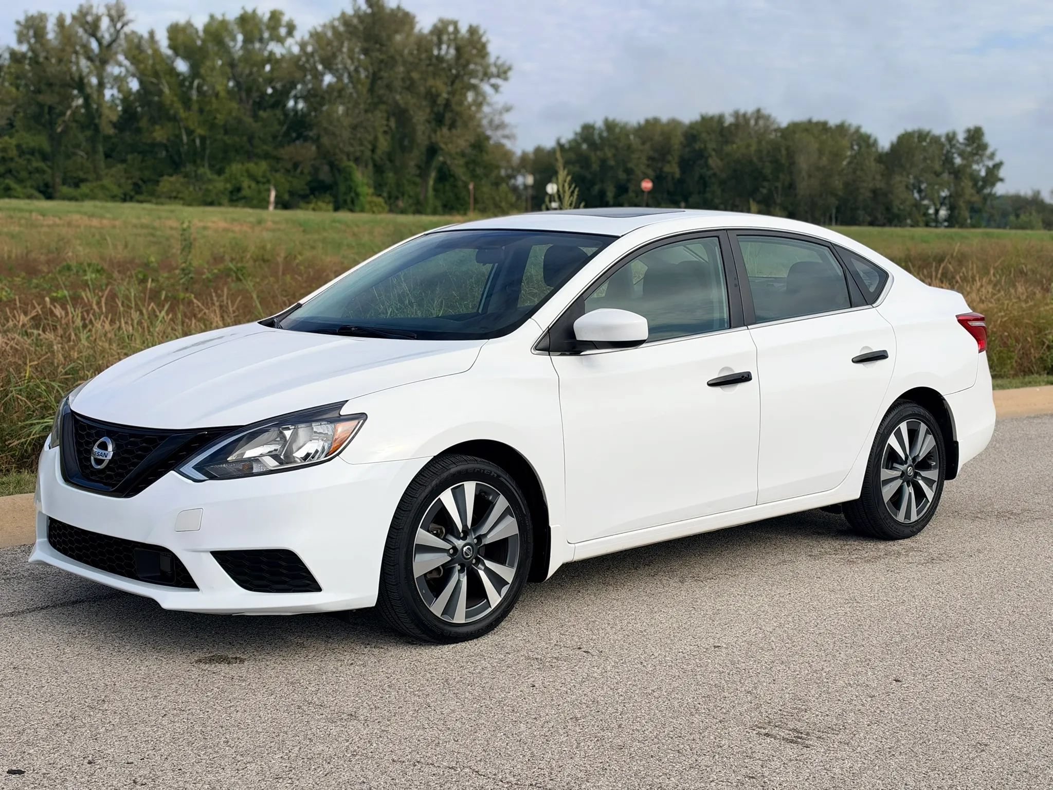 Used 2019 Nissan Sentra SV w/ Special Edition Package FWD image 14
