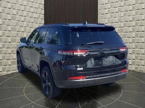 Used 2023 Jeep Grand Cherokee Altitude AWD/4WD image 9