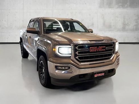 Used 2017 GMC Sierra 1500 SLE w/ SLE Value Package image 3