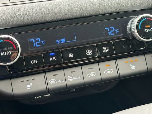Certified 2026 Hyundai Elantra Limited FWD image 21