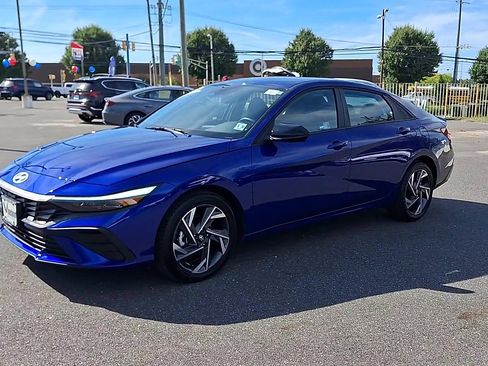 Used 2025 Hyundai Elantra Sport image 4