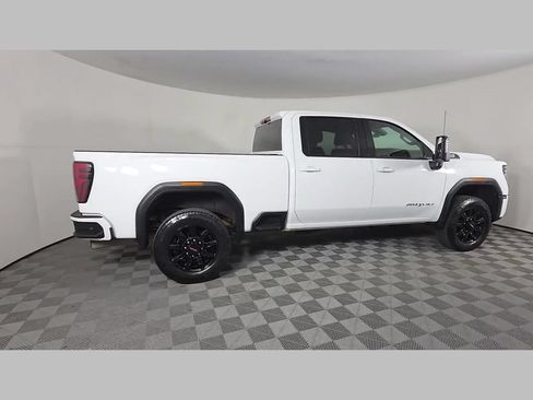 Used 2025 GMC Sierra 2500 AT4 AWD/4WD image 40