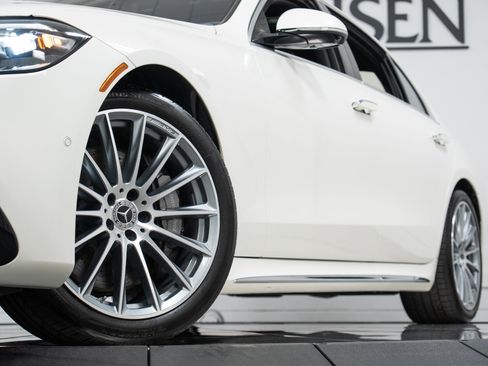Certified 2022 Mercedes-Benz S 500 4MATIC w/ AMG Line Package image 27
