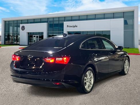 Used 2018 Chevrolet Malibu Hybrid w/ Driver Confidence Package image 3