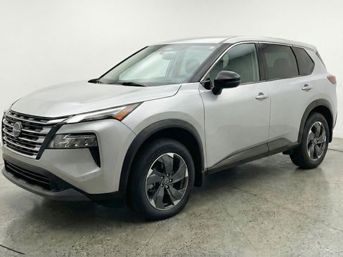 Used 2025 Nissan Rogue SV AWD/4WD image 3