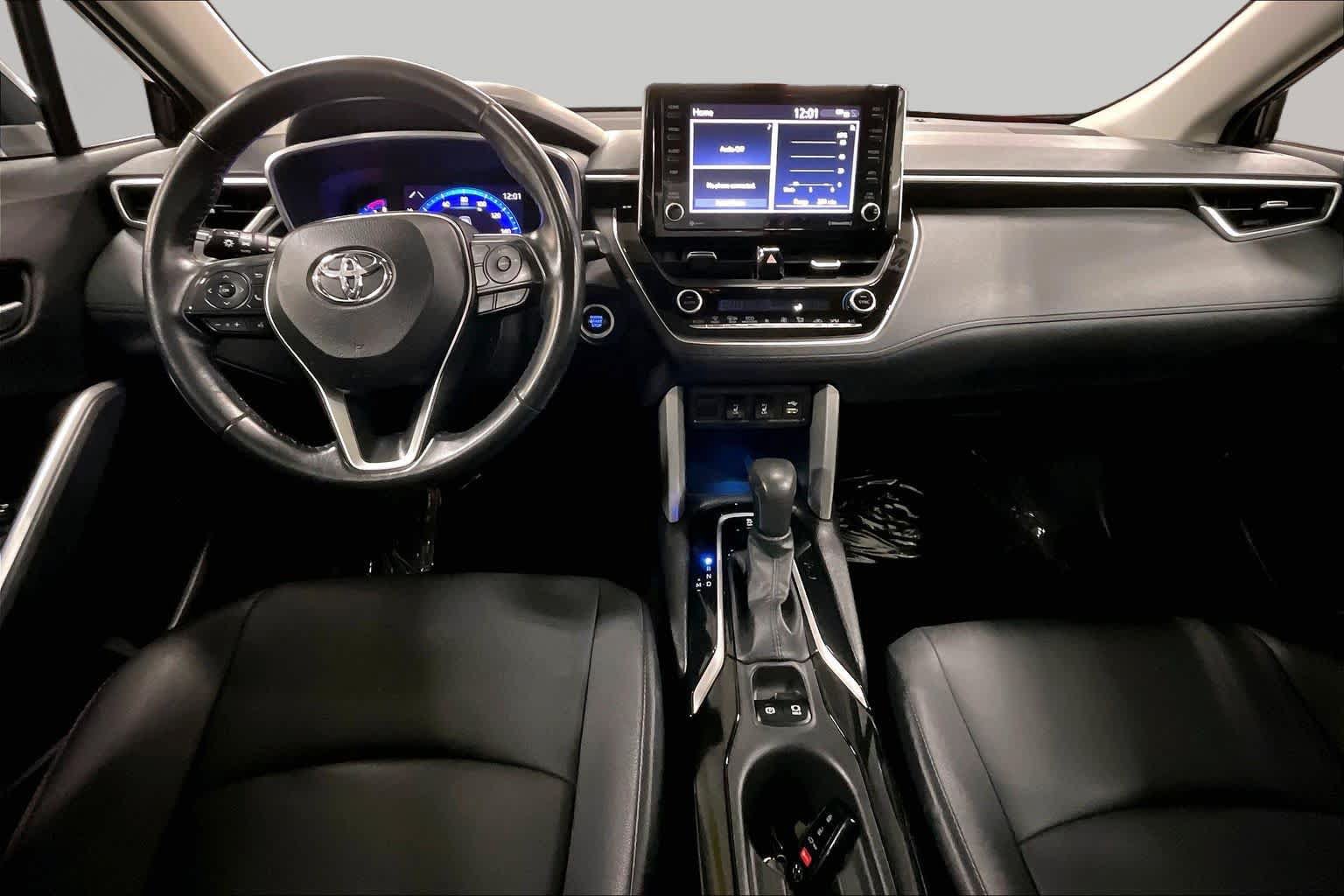 Used 2022 Toyota Corolla Cross XLE w/ Convenience Package AWD/4WD image 16