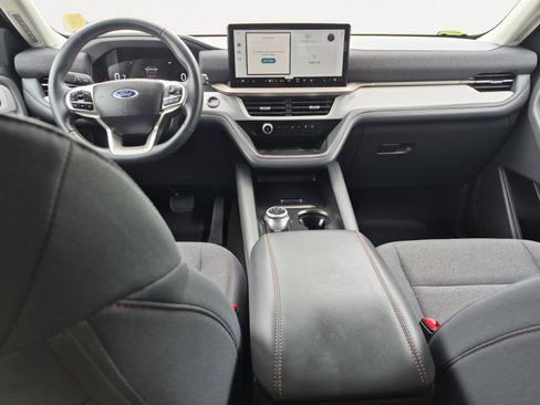 Used 2025 Ford Explorer Active RWD image 3