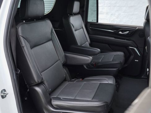 Used 2024 GMC Yukon XL Denali AWD/4WD image 27