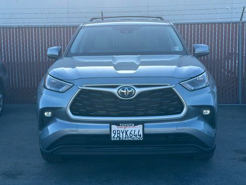 Used 2022 Toyota Highlander LE AWD/4WD image 3