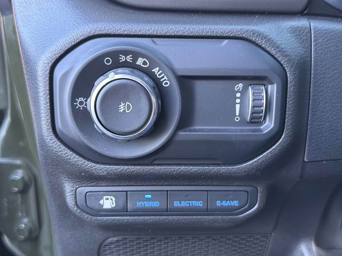Used 2023 Jeep Wrangler Unlimited w/ 8.4" Radio Group AWD/4WD image 28