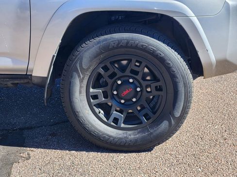 Used 2021 Toyota 4Runner Venture w/ Moonroof Package image 29