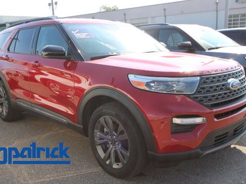 Used 2024 Ford Explorer XLT w/ Equipment Group 202A AWD/4WD image 1