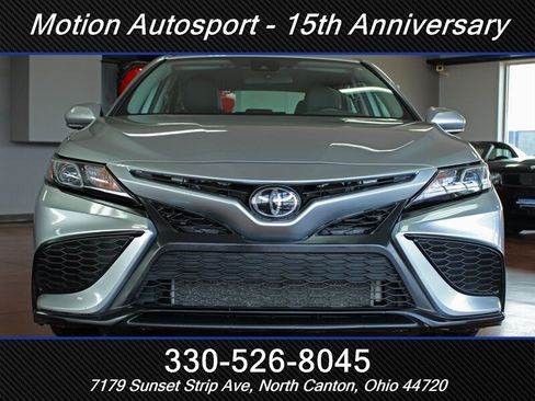 Used 2024 Toyota Camry SE FWD image 3