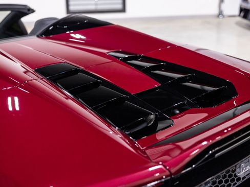 Used 2022 Lamborghini Huracan EVO RWD image 16