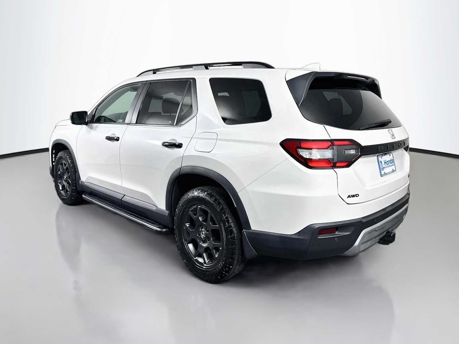 Certified 2024 Honda Pilot TrailSport image 5