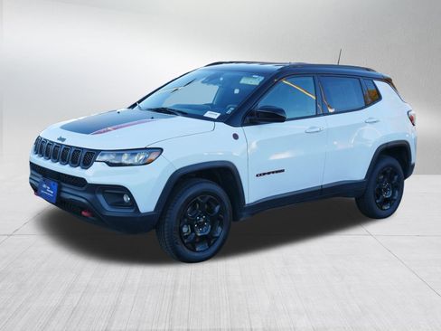 Used 2023 Jeep Compass Trailhawk image 3