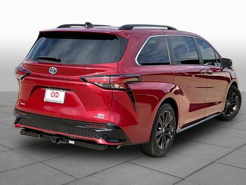 Used 2023 Toyota Sienna XSE FWD image 13