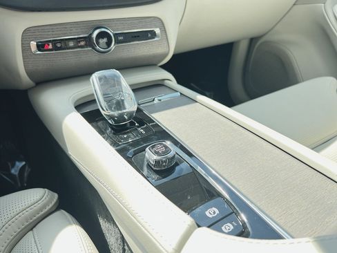 Certified 2024 Volvo XC90 B6 Ultimate AWD/4WD image 30