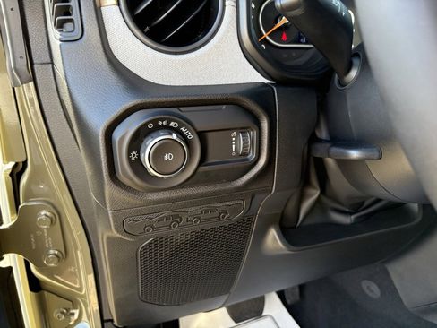 Used 2025 Jeep Wrangler Sport image 37